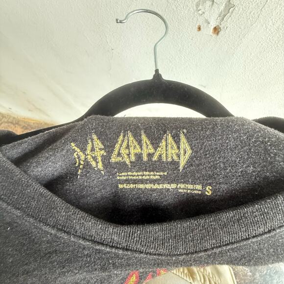 Def Leppard Rock of Ages Crewneck Sweatshirt Band Rock Graphic Charcoal Gray S - Picture 4 of 5